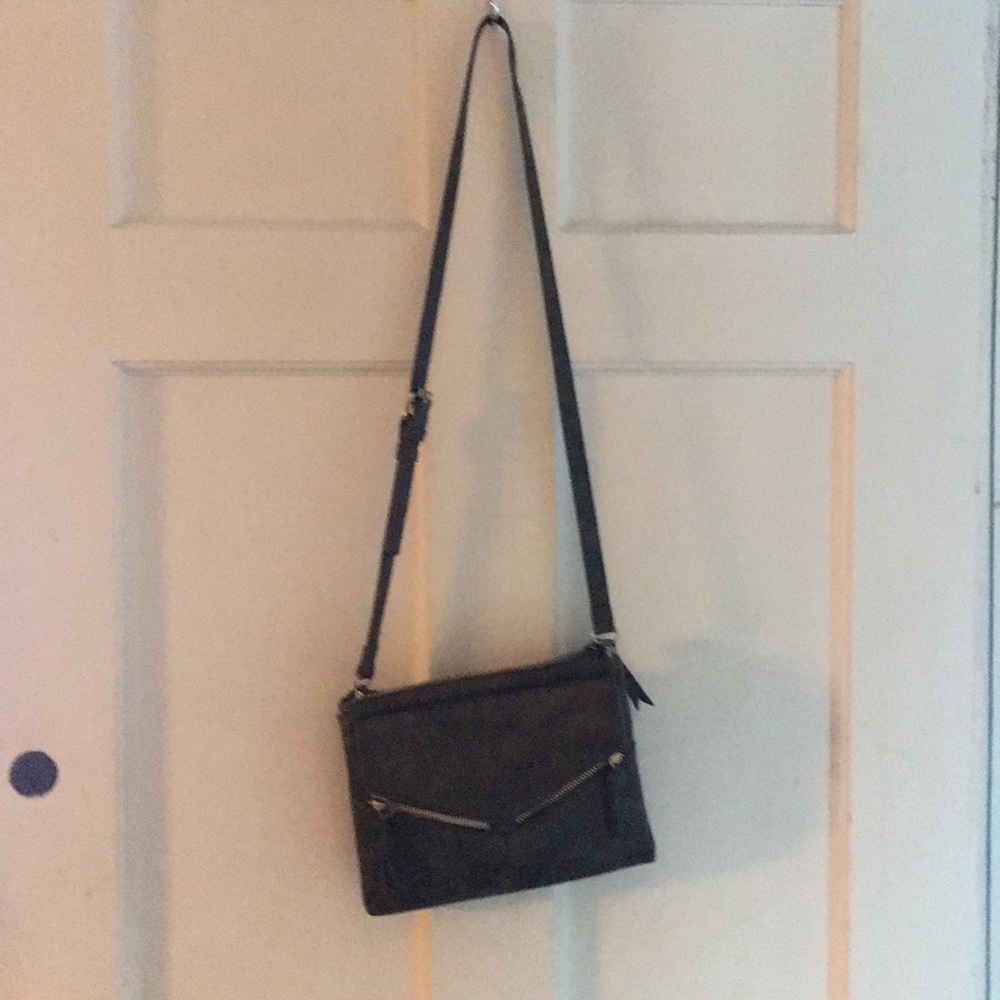 Great small/mid size purse